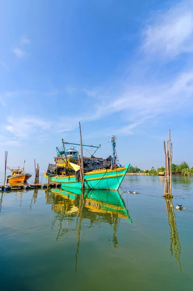 Рибальський Човен Воді — стокове фото