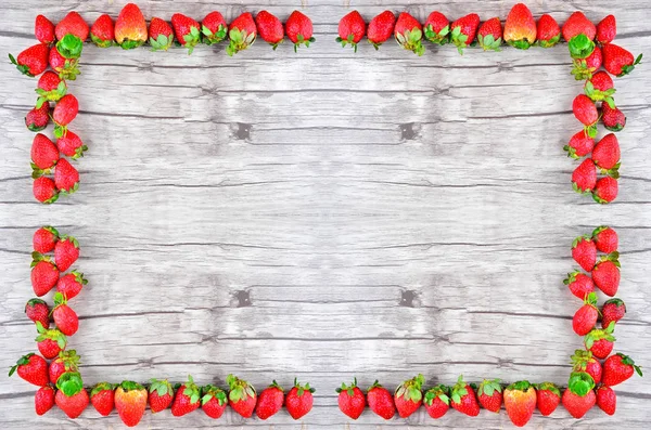 Erdbeeren Über Hölzernen Hintergrund — Stockfoto