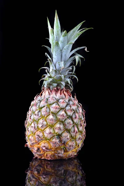 Ananas Isolerade Svart — Stockfoto