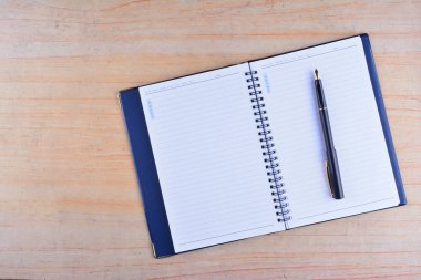 Defter ile dolma kalem ahşap tablo