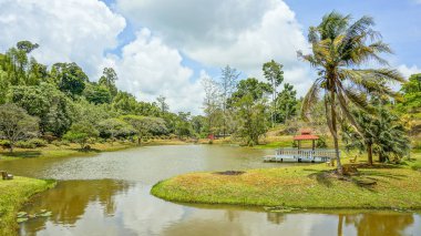 Göl Manzaralı, gündüz
