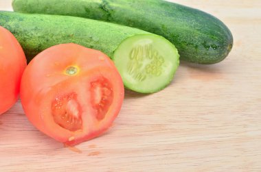 Domates ve salatalık, yakın görünümü