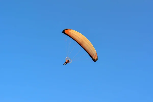 Parapendio Nel Cielo — Foto Stock