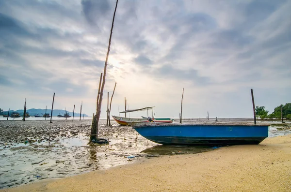 Fischerboot Strand Wenn Die Sonne Aufgeht — Stockfoto