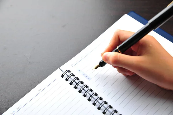 Hand with pen take a note into calendar — Stock Photo, Image