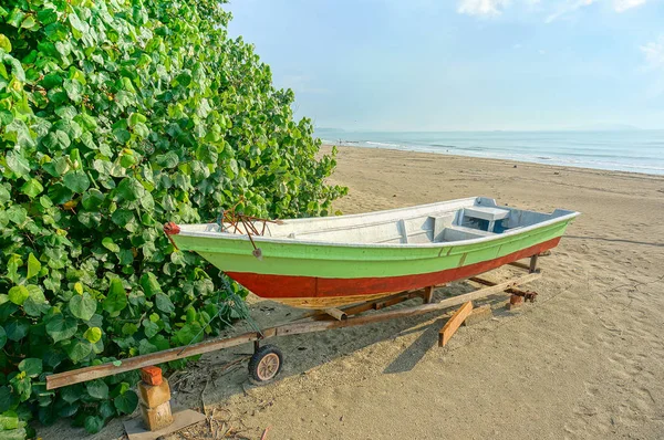 Рыбацкие Лодки Пляже — стоковое фото