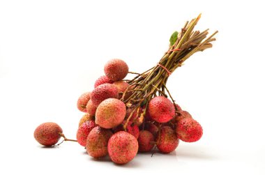 Beyaz arka planda izole edilmiş taze lychees