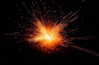 Maytap karanlık gökyüzü arka plan üzerinde