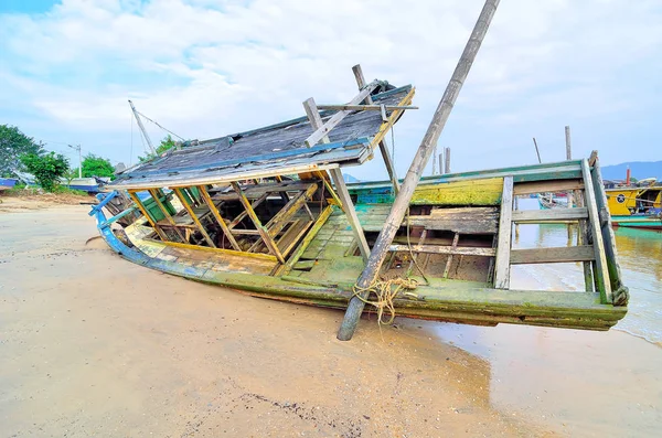 Barco Abandonado Embarcadero —  Fotos de Stock