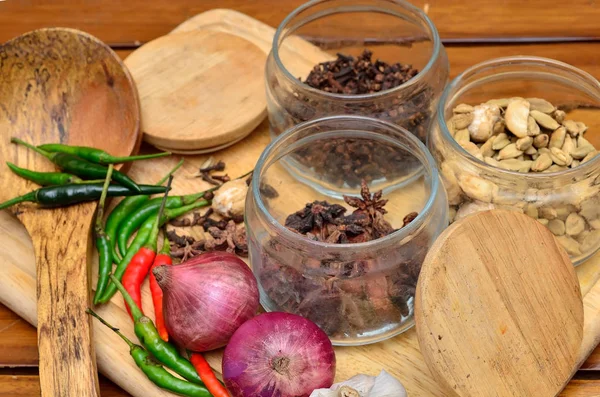 Ingrédients Cuisson Épices Herbes Oignon Ail Sur Planche Bois — Photo