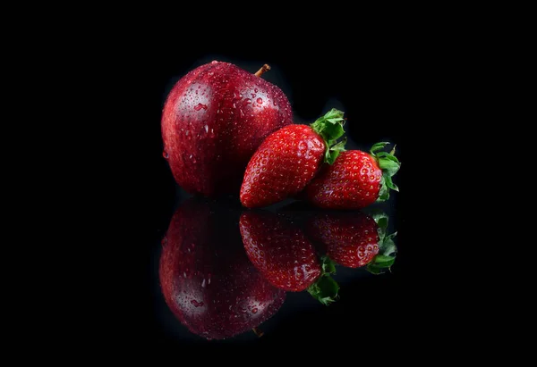Fresh Strawberries Red Apple Black Background — Stock Photo, Image