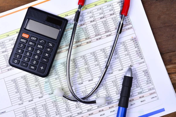 Custos Cuidados Saúde Estetoscópio Calculadora Símbolo Para Custos Cuidados Saúde — Fotografia de Stock