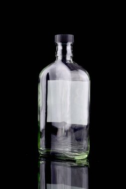 Boş şişe siyah izole