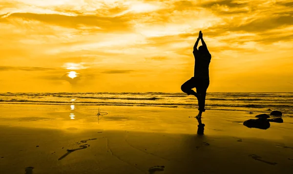 Silhouet Van Een Mooie Yoga Man Ochtend — Stockfoto