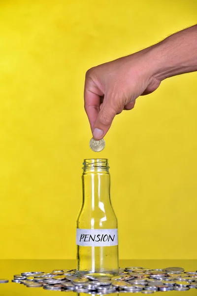 Hand Münze Flasche Mit Wort Rente Finanzkonzept — Stockfoto