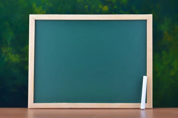 Voltar Conceito Escola Com Artigos Papelaria Mesa Frente Quadro — Fotografia de Stock