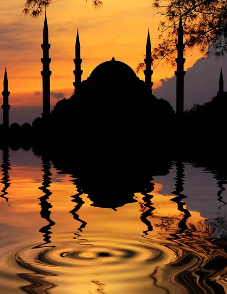 太陽が沈むとき モスクのシルエット — ストック写真