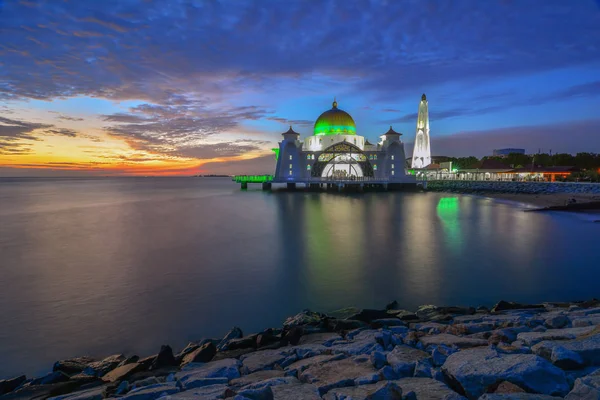 Закат Малаккском Проливе Masjid Selat Melaka — стоковое фото