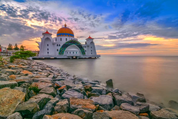 Sunrise Pillanatok Malacca Straits Mosque Masjid Selat Melaka Egy Mecset — Stock Fotó