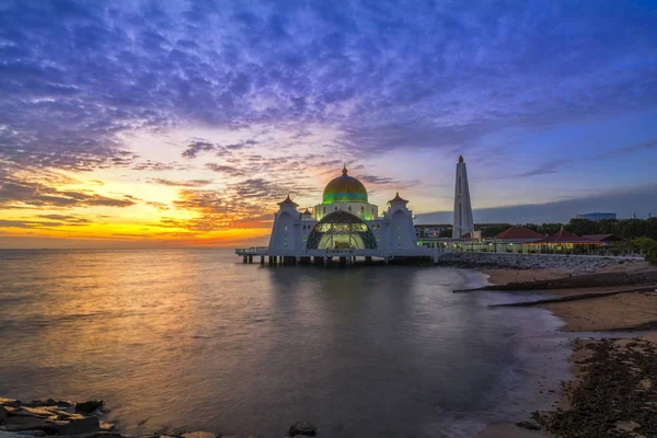 Закат Малаккском Проливе Masjid Selat Melaka — стоковое фото