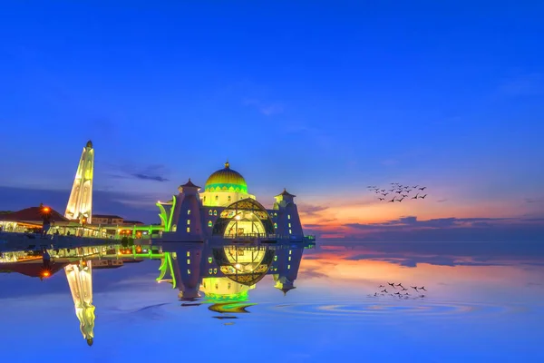 Мечеть Малакккского Пролива Масджид Селат Мелака Мечеть Расположенная Искусственном Острове — стоковое фото