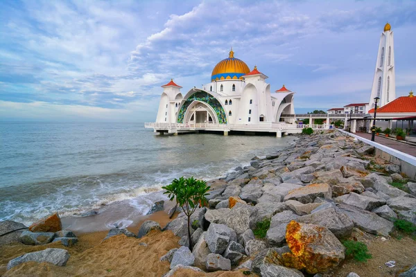 Poranny Widok Malacca Straits Meczet Masjid Selat Melaka Jest Meczet — Zdjęcie stockowe