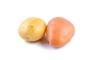 Pembe ve öldürülecek temiz beyaz arka plan üzerinde izole patates