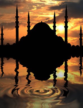 Güneş battığında Camii silüeti