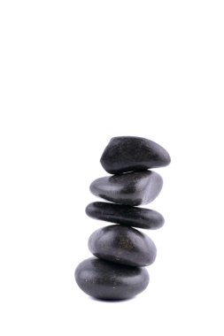 Zen taşları beyaz üzerinde izole edilmiş konsept dengesi