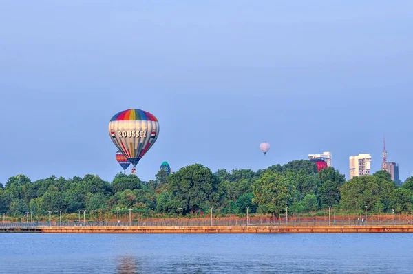 Putrajaya Malaysia March 2016 Hot Air Balloon Floats Blue Skies — Stock Photo, Image
