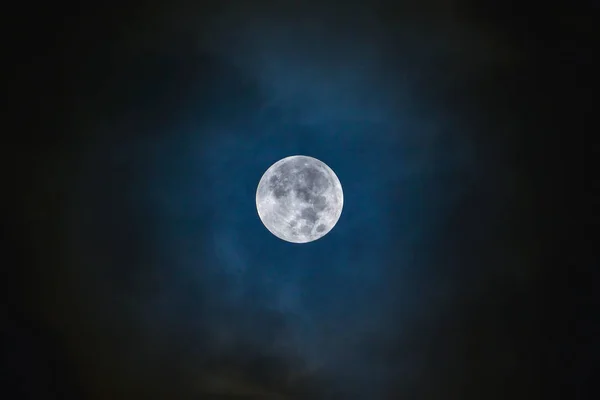 Luna Llena Cielo Azul Oscuro — Foto de Stock