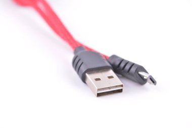 usb mobil şarj kablosu beyaz arka plan üzerinde izole