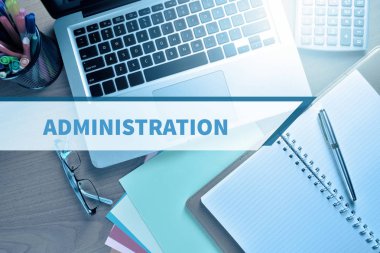 Grafik ve grafiklerle dizüstü bilgisayar ve dizüstü bilgisayar. 