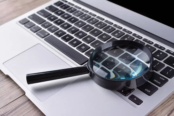 Büyüteçli dizüstü bilgisayar, arama kavramı