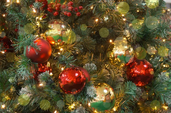 Vánoční zázemí s sváteční výzdobou a textem-Merry ch — Stock fotografie
