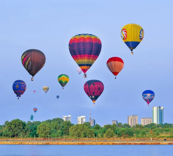 Putrajaya Malaysia März 2016 Heißluftballon Schwebt Über Blauem Himmel Beim — Stockfoto