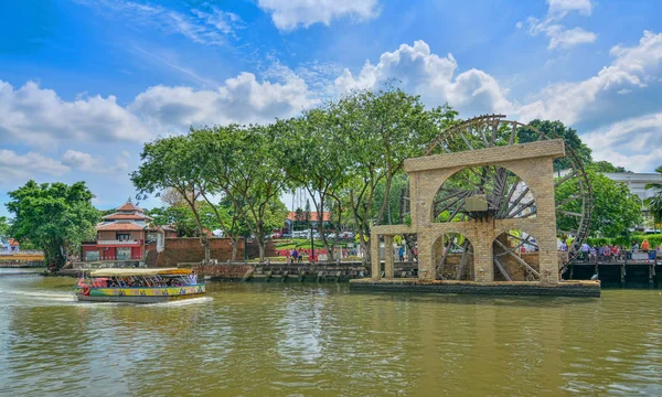 Malacca Malaysia Januar 2016 Kreuzfahrtschiff Fährt Auf Dem Malacca Fluss — Stockfoto