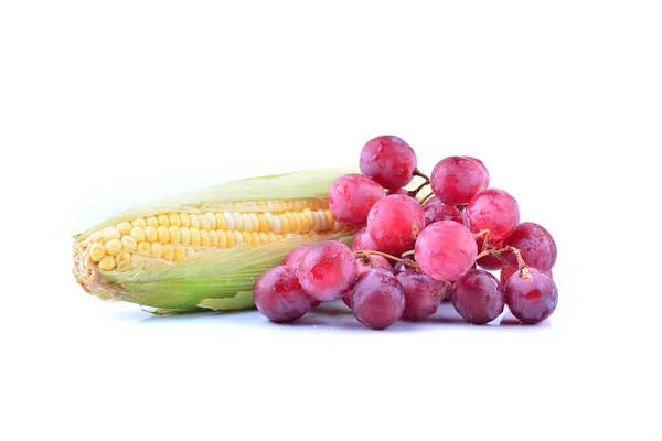 Maïs Met Rode Druif Geïsoleerd Witte Achtergrond — Stockfoto