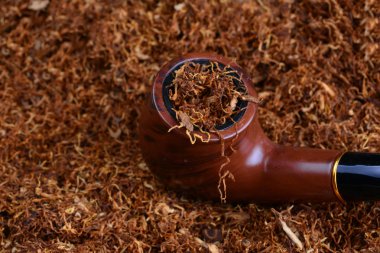 Ahşap Boru doğranmış kurutulmuş tütün yaprakları yığını