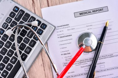 Sağlık raporu ile Shethoscope. Tıbbi ve Healhcare kavramı