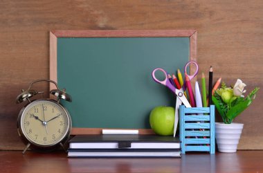 yeşil okul boş tahta