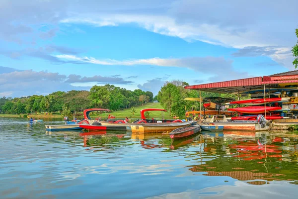 Malacca Malaysia Feb 2016 Boot Auf Dem See Mit Grünem — Stockfoto