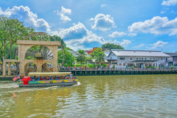 Malacca Malaysia Januar 2016 Kreuzfahrtschiff Fährt Auf Dem Malacca Fluss — Stockfoto