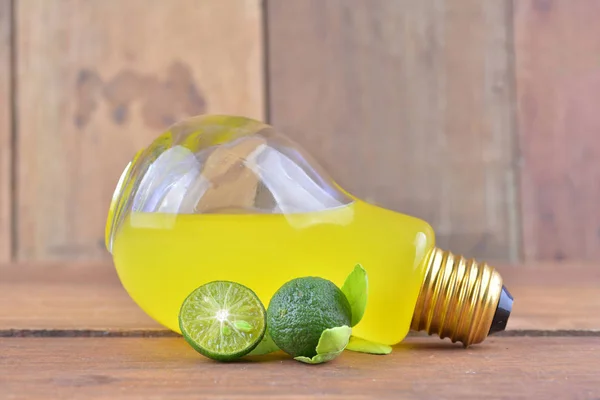Yellow Juice Bulb Lime Drink — Stock Photo, Image