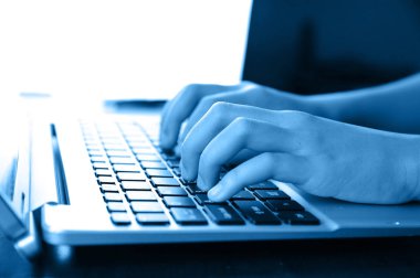 Grafik, grafik, klavye, ahşap üzerinde fare ile hesap makinesi el 