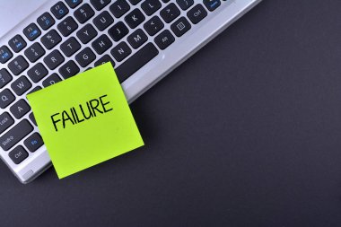 Metin Hatası ile klavyede yapışkan not