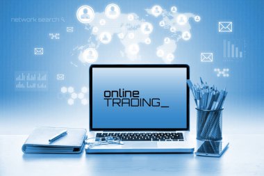 Dizüstü bilgisayar ve akıllı telefon ile dizüstü bilgisayarı açın. İş ve Technolog