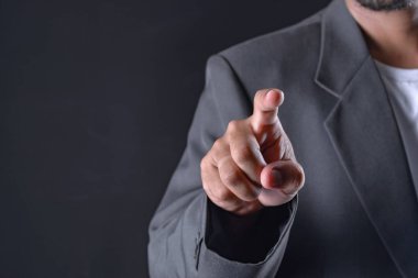 bir şey için işaret veya dokunmatik ekran dokunarak ile iş adamı