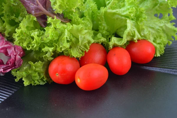 Fresh Tomatoes Salad Leaves Kitchen — Stock Photo, Image