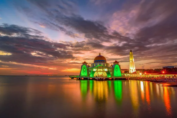 Закат Малаккском Проливе Masjid Selat Melaka — стоковое фото